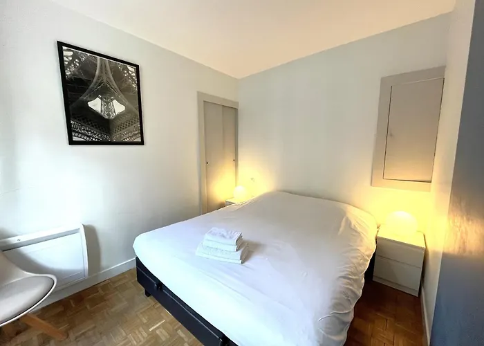 & Functional At Chatelet Apartman *